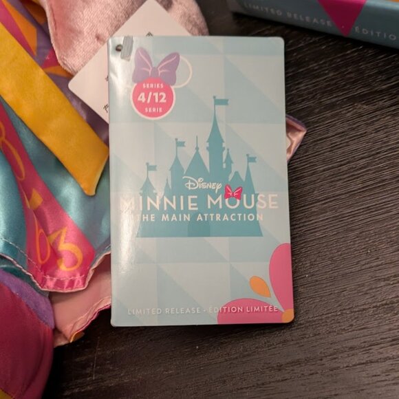 ⬇️PD⬇️DISNEY MINNIE MOUSE + Pin Set,Cup & Magic Band LIMITED RELEASE COLLECTIBLE - Picture 4 of 9